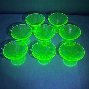 Vtg Uranium Glass sherbet Dessert Cups Bowls Dishes Set 8 Glowing Green